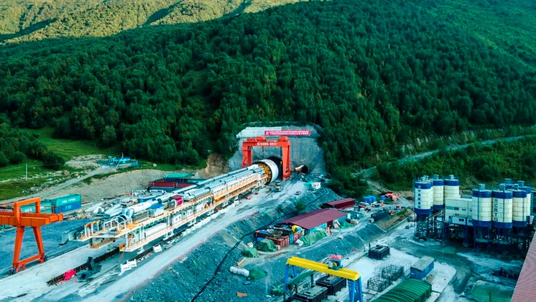 全球最大直径TBM “高加索号”在格鲁吉亚开始步进 全球最大直径TBM “高加索号”在格鲁吉亚开始步进