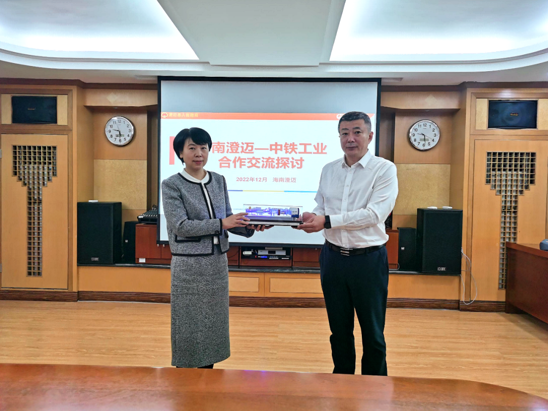 张威在海南开展系列商务活动 张威在海南开展系列商务活动