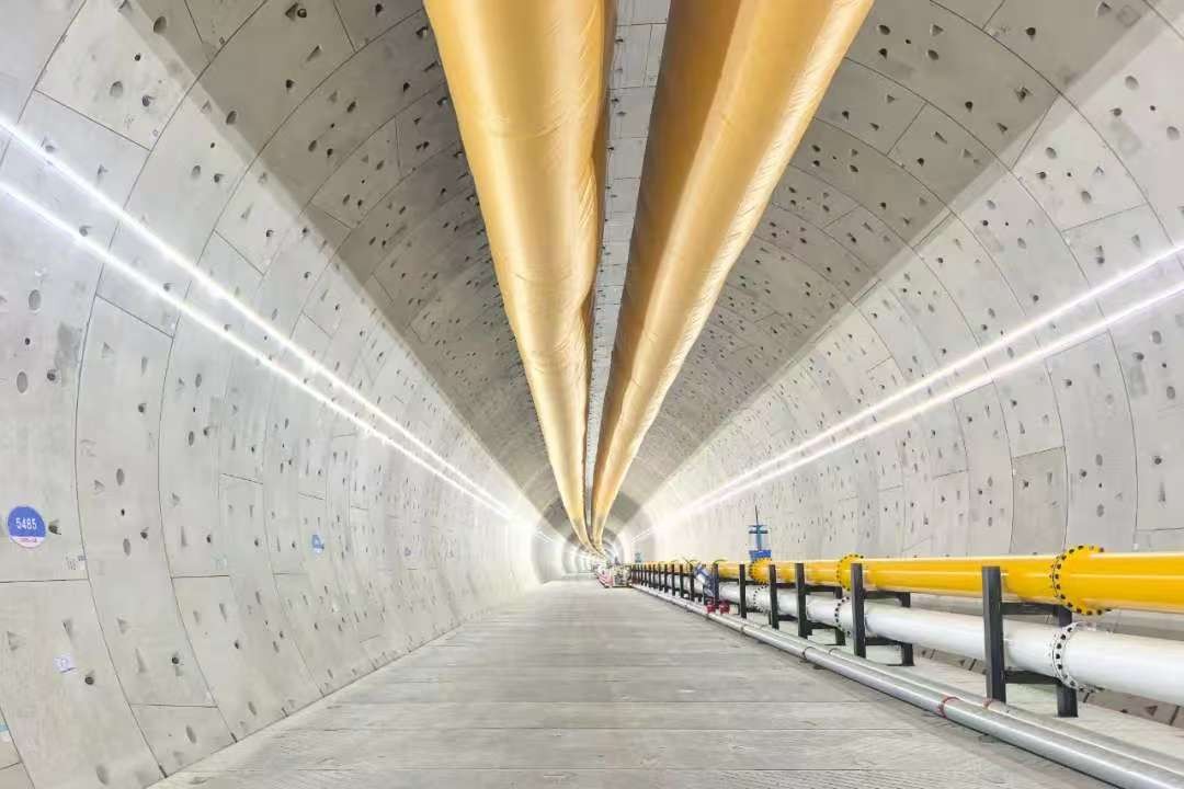 世界最大直径高铁盾构机“领航号”成功“上岸”