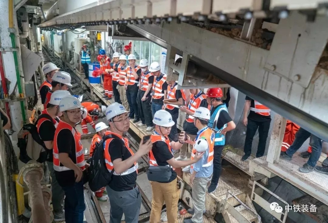 流量过亿！科幻作家走进中铁装备引全网热议