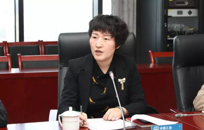 第一时间!全国人大代表王杜娟与公司干部职工座谈交流 第一时间!全国人大代表王杜娟与公司干部职工座谈交流