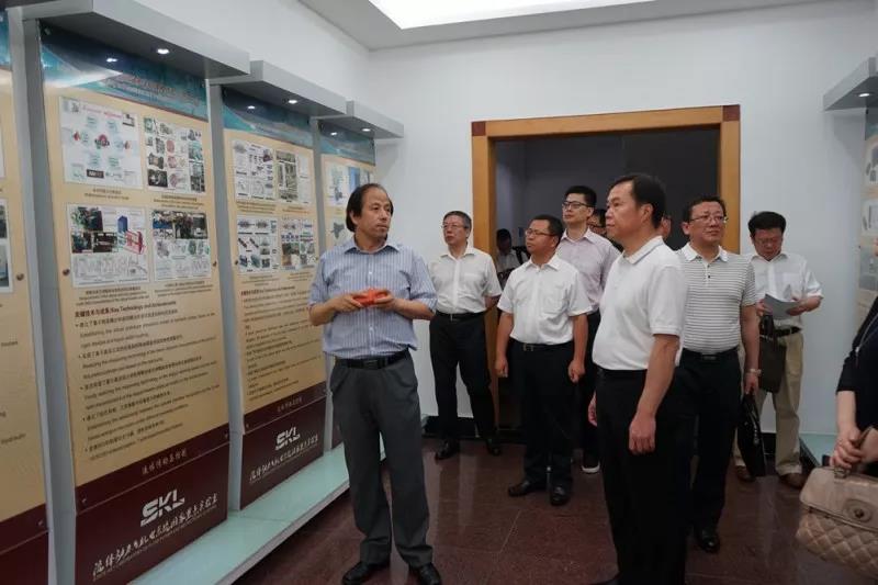 中铁工业董事、监事和高级管理人员在浙江考察调研知名企业和重点高校 中铁工业董事、监事和高级管理人员在浙江考察调研知名企业和重点高校