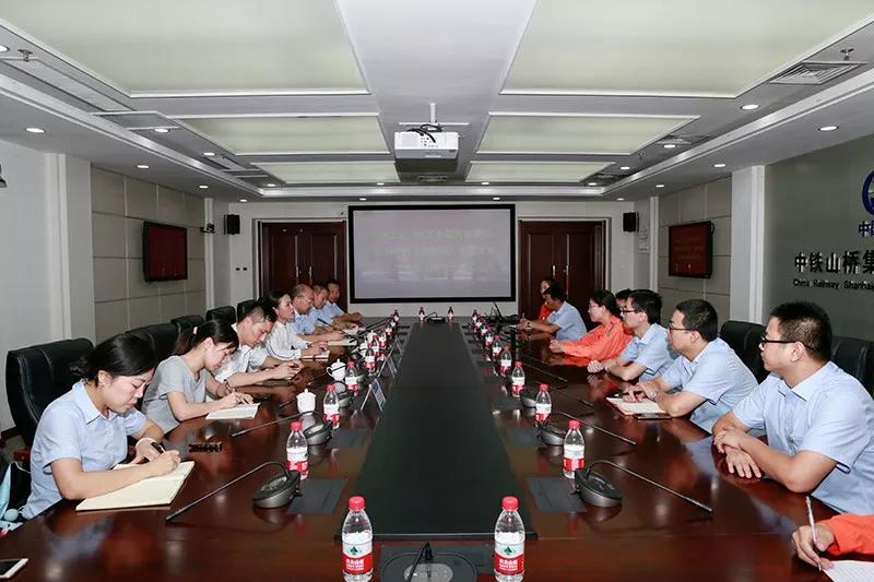 从党的一大代表王尽美到党的十九大代表王中美,中铁工业人这样传承初心 从党的一大代表王尽美到党的十九大代表王中美,中铁工业人这样传承初心