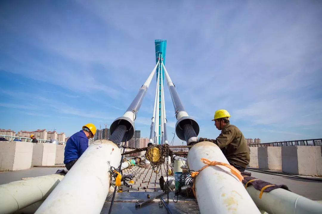 我们参建的这座立交桥跨越15条铁路线,华丽“转体”创造5项“中国之最” 我们参建的这座立交桥跨越15条铁路线,华丽“转体”创造5项“中国之最”
