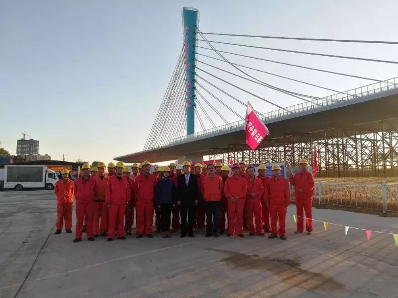 我们参建的这座立交桥跨越15条铁路线,华丽“转体”创造5项“中国之最” 我们参建的这座立交桥跨越15条铁路线,华丽“转体”创造5项“中国之最”