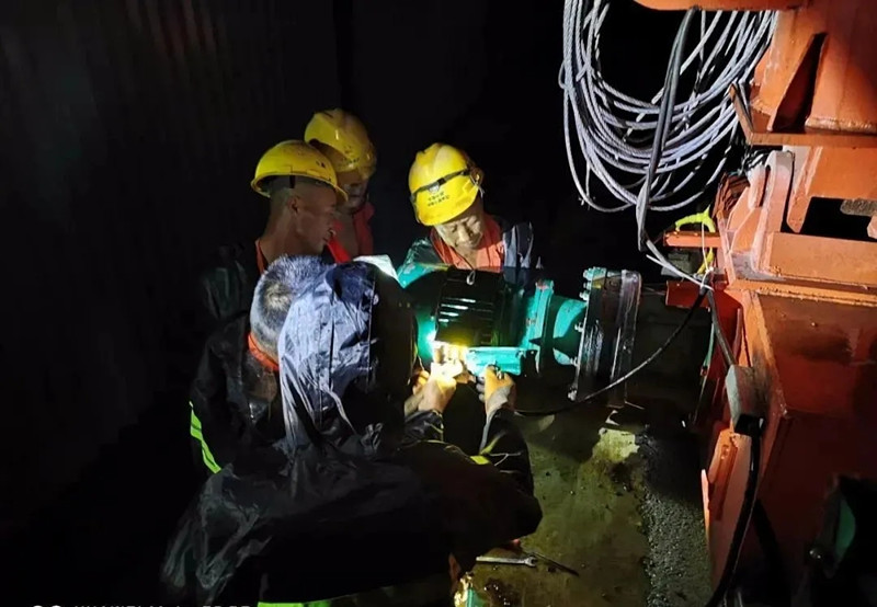 重庆水土嘉陵江大桥、宝成铁路涪江大桥经受洪水考验